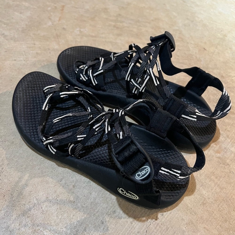 Women’s Chacos Sz 8
